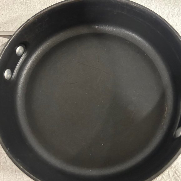 CALPHALON SAUCE PAN 10 1/2" WITH COVER - Picture 5 of 6